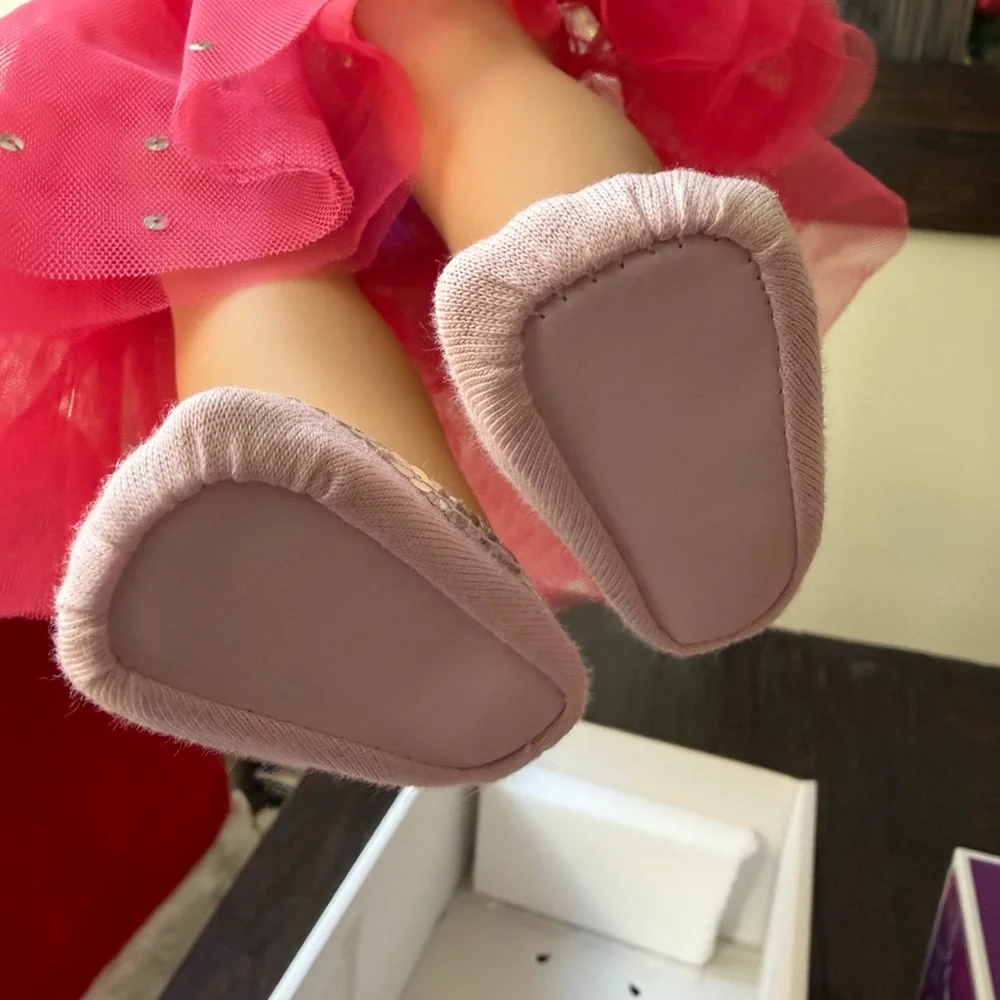 American Girl Doll - Isabelle - Plus 2 boxes of accessories. - Picture 6 of 10